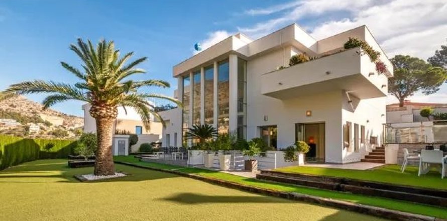 4 bedrooms Villa in Altea, Spain No. 128849