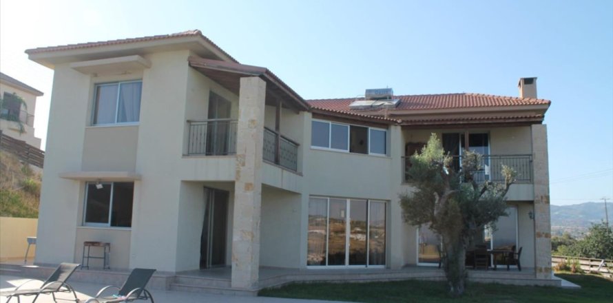 4 bedrooms Villa in Limassol, Cyprus No. 105803