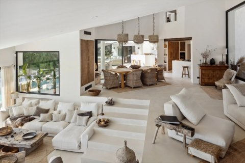 4 bedrooms Villa in Le Rouret, France No. 82372 4