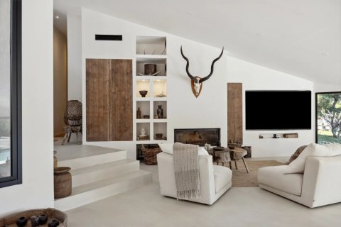 4 bedrooms Villa in Le Rouret, France No. 82372 6