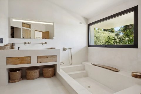 4 bedrooms Villa in Le Rouret, France No. 82372 9