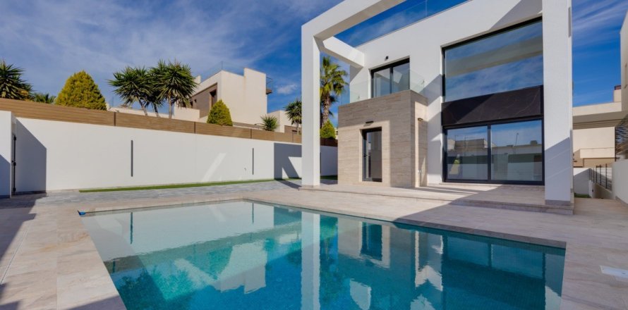 4 bedrooms Villa in Torrevieja, Spain No. 112054