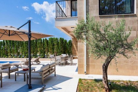 Дом с 4 спальнями в Будва, Черногория №84199 10