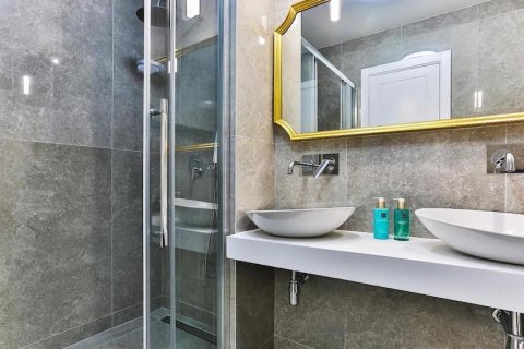 Дом с 4 спальнями в Будва, Черногория №84199 25