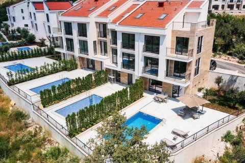 Дом с 4 спальнями в Будва, Черногория №84199 2