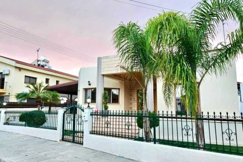 4 dormitorios Villa en Episkopi, Cyprus No. 30740 1