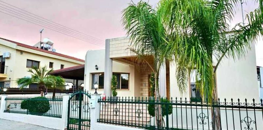 4 dormitorios Villa en Episkopi, Cyprus No. 30740