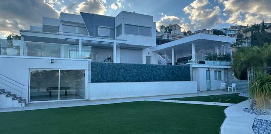 Вилла с 4 спальнями в Агиос Тихонас, Кипр №76438