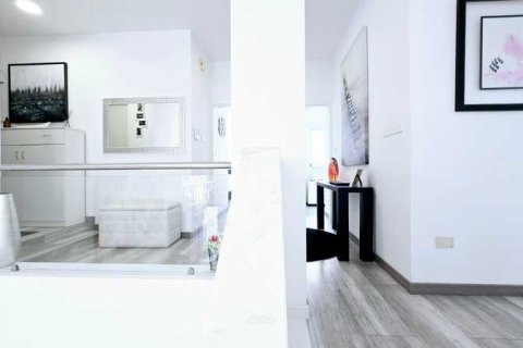 Вилла с 4 спальнями в Агиос Тихонас, Кипр №76438 14