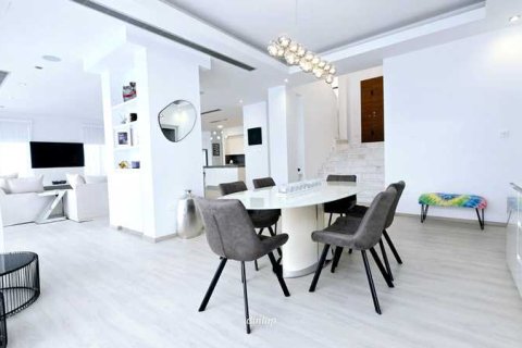 Вилла с 4 спальнями в Агиос Тихонас, Кипр №76438 4