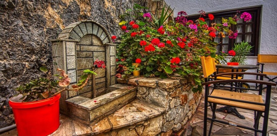 15 rooms Hotel in Agios Nikolaos, Greece No. 58674