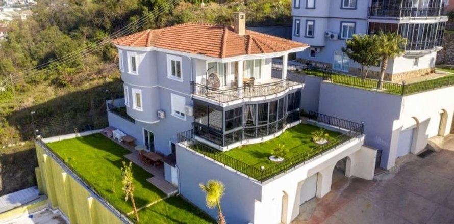 4 bedrooms Villa in Nong Ha, Vietnam No. 13799