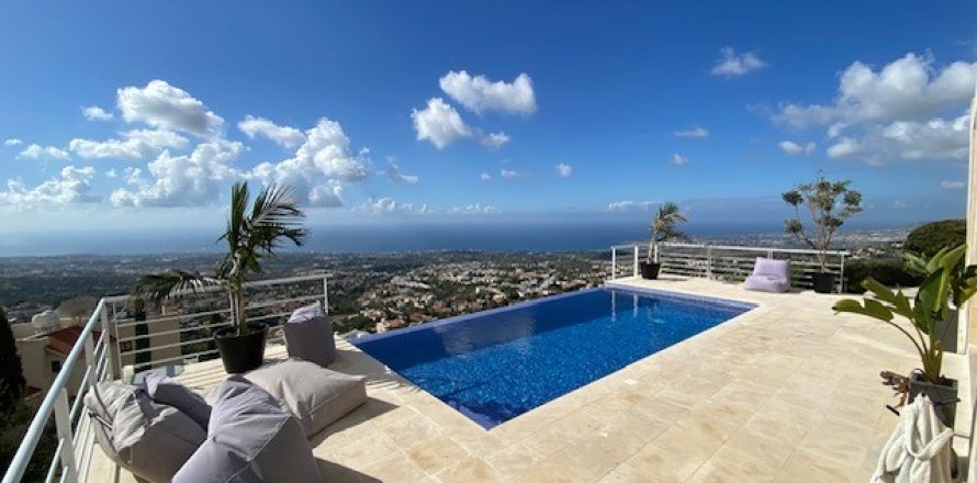 5 bedrooms House in Paphos, Cyprus No. 37529