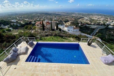 5 bedrooms House in Paphos, Cyprus No. 37529 2