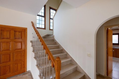 215m² Villa en Nicosia, Cyprus No. 105087 4