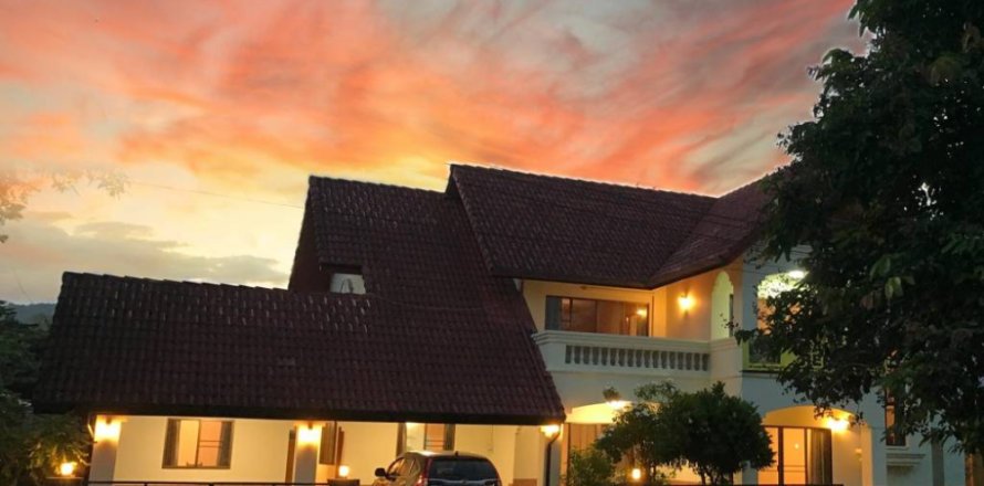 4 bedrooms House in Chiang Mai, Thailand No. 97953