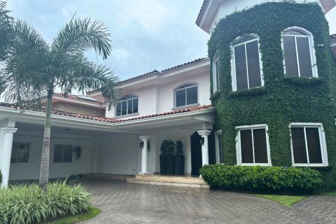 4 bedrooms House in Panama City, Panama No. 113194 1