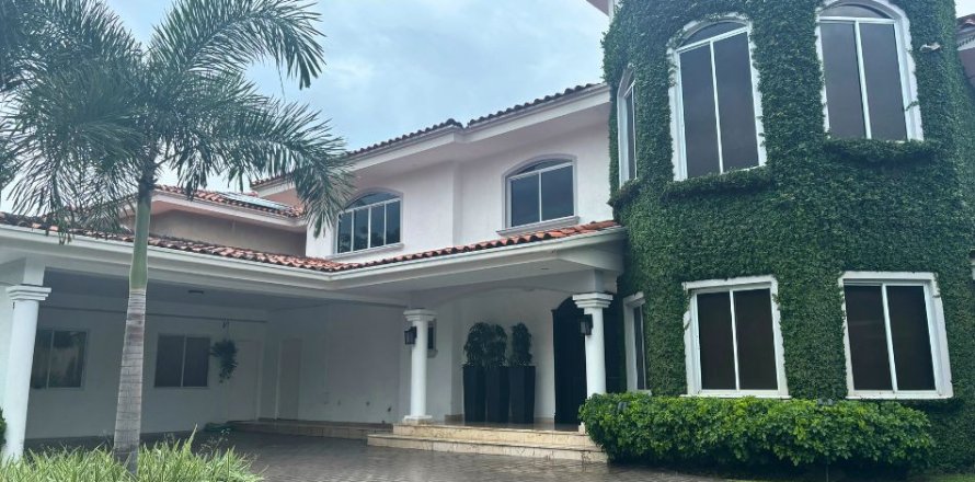 4 bedrooms House in Panama City, Panama No. 113194