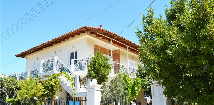 4 bedrooms House in Artemida, Greece No. 59414