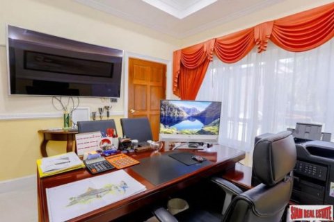 7 bedrooms Bungalow in Pattaya, Thailand No. 96989 11