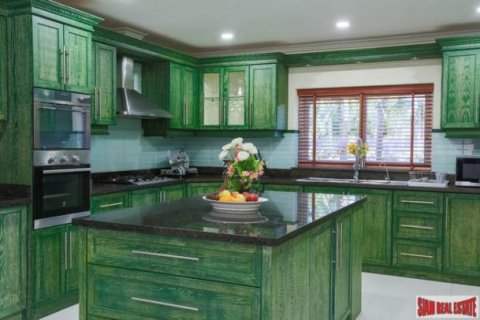 7 bedrooms Bungalow in Pattaya, Thailand No. 96989 2