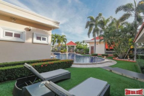 7 bedrooms Bungalow in Pattaya, Thailand No. 96989 26