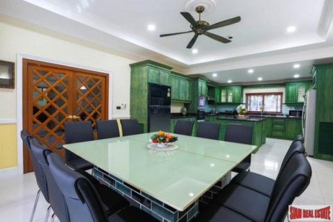 7 bedrooms Bungalow in Pattaya, Thailand No. 96989 5