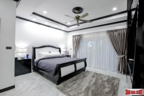 7 bedrooms Bungalow in Pattaya, Thailand No. 96989 12