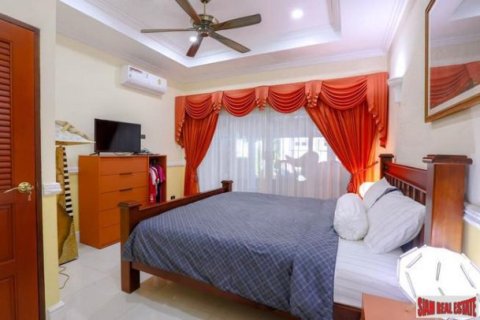 7 bedrooms Bungalow in Pattaya, Thailand No. 96989 9