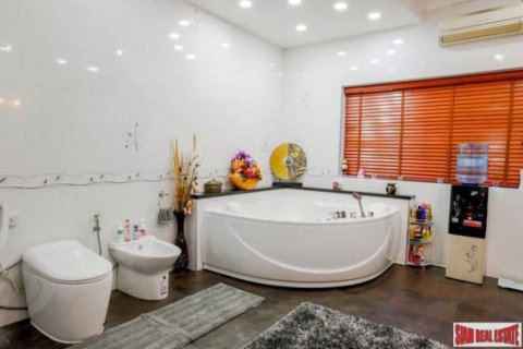 7 bedrooms Bungalow in Pattaya, Thailand No. 96989 15