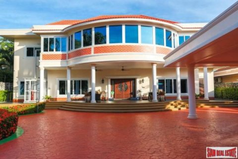 7 bedrooms Bungalow in Pattaya, Thailand No. 96989 1