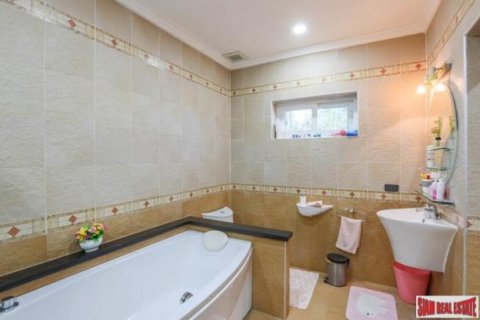 7 bedrooms Bungalow in Pattaya, Thailand No. 96989 22