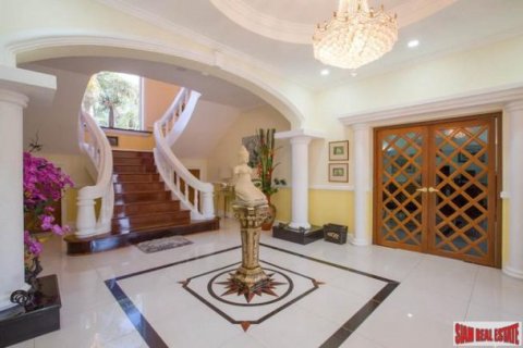 7 bedrooms Bungalow in Pattaya, Thailand No. 96989 6