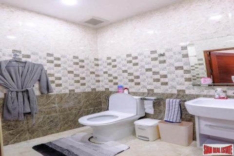 7 bedrooms Bungalow in Pattaya, Thailand No. 96989 10