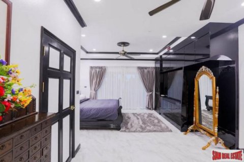 7 bedrooms Bungalow in Pattaya, Thailand No. 96989 14