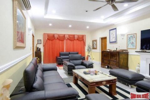7 bedrooms Bungalow in Pattaya, Thailand No. 96989 8
