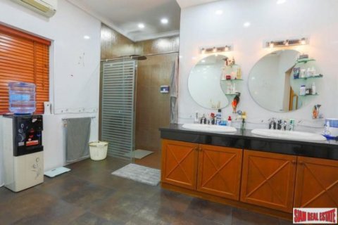 7 bedrooms Bungalow in Pattaya, Thailand No. 96989 16