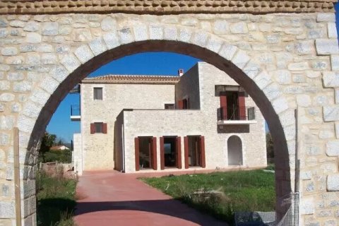 6 bedrooms Building in Laconia, Greece No. 108845 1