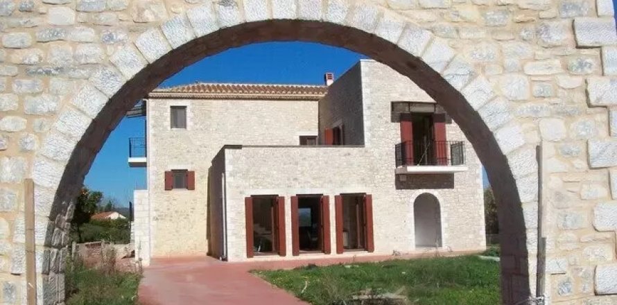 6 bedrooms Building in Laconia, Greece No. 108845