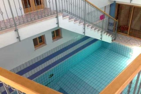 Дом с 9 спальнями в Агиос Афанасиос, Кипр №29626 3