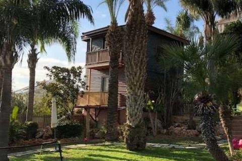 Дом с 9 спальнями в Агиос Афанасиос, Кипр №29626 1