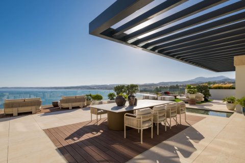4 bedrooms Apartment in Estepona, Spain No. 128750