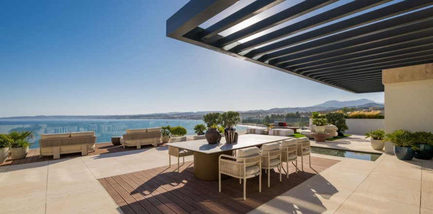 4 dormitorios Apartment en Estepona, Spain No. 128750