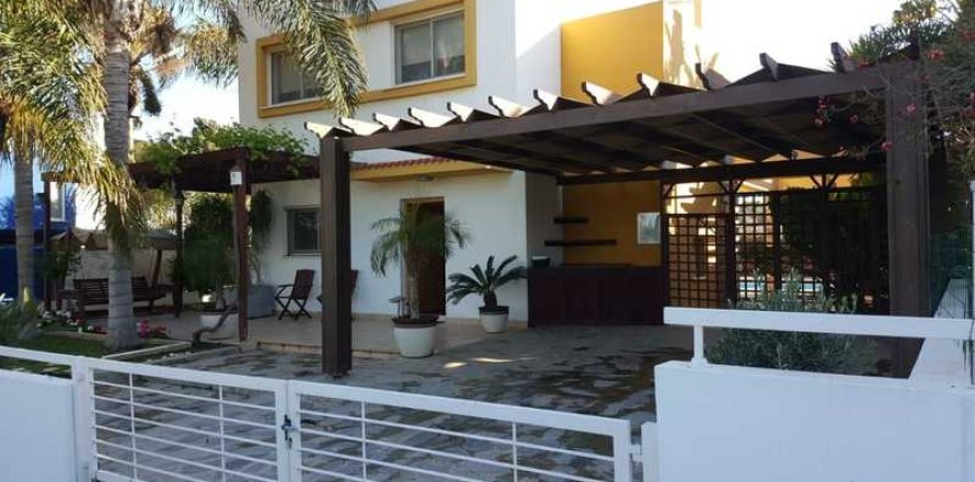 3 dormitorios Villa en Pentakomo, Cyprus No. 80658