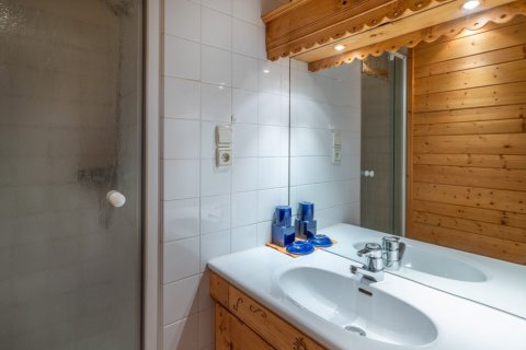 5 bedrooms Apartment in Les Belleville, France No. 99524 21