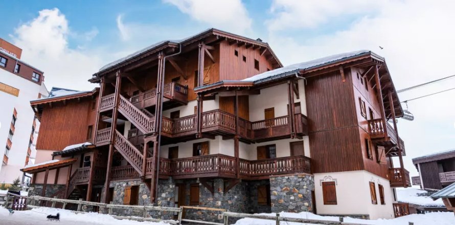 5 bedrooms Apartment in Les Belleville, France No. 99524