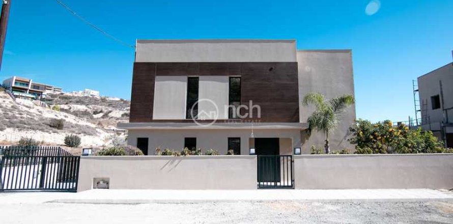 Вилла с 4 спальнями в Агиос Тихонас, Кипр №76571