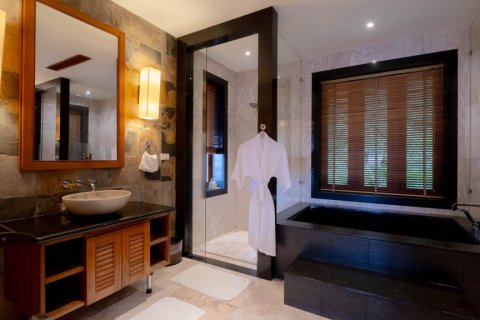 5 bedrooms Villa in Surin Beach, Thailand No. 96571 13