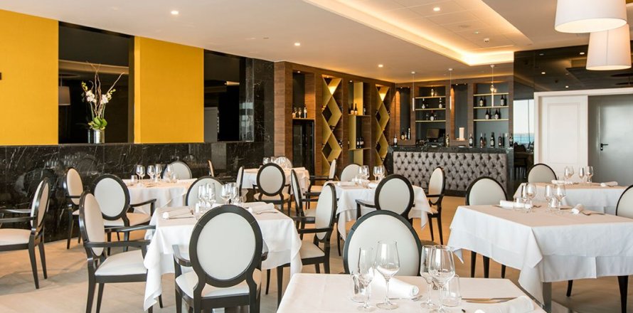 238m² Commercial property en L'Eixample, Spain No. 99158