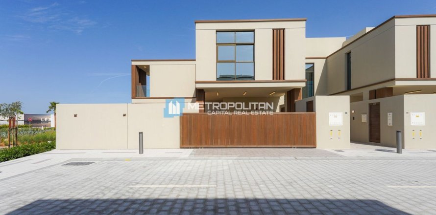 3 dormitorios Townhouse en Abu Dhabi, UAE No. 117903